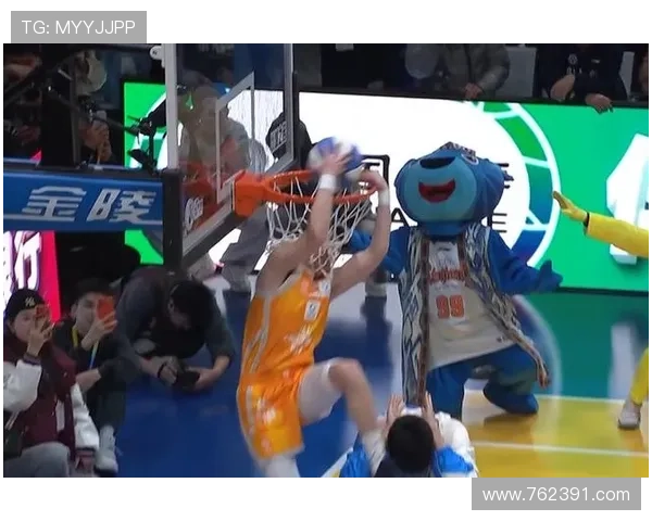 CBA扣篮大赛外卡张鼎岩逆袭夺冠